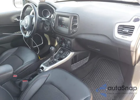 2019 Jeep Compass Latitude 4X4 z USA, uszkodzony, nr VIN 3C4NJDBB2KT792196